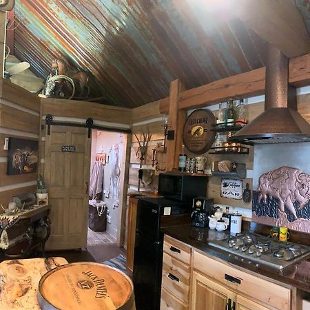 مبيت وإفطار هوت سبرنغز Fox Pass Cabins المظهر الخارجي الصورة