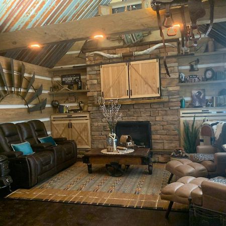 مبيت وإفطار هوت سبرنغز Fox Pass Cabins المظهر الخارجي الصورة