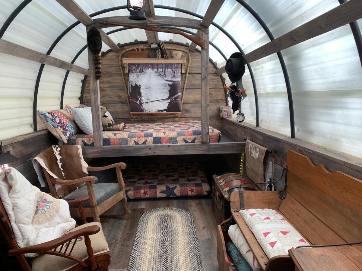 مبيت وإفطار هوت سبرنغز Fox Pass Cabins المظهر الخارجي الصورة