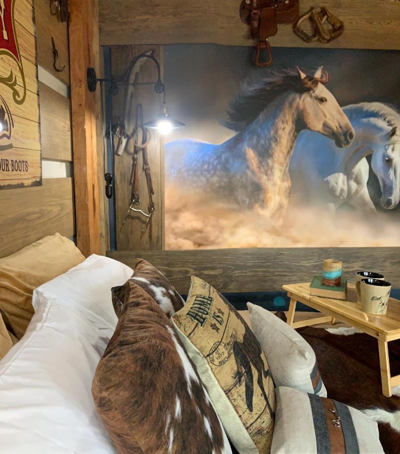 مبيت وإفطار هوت سبرنغز Fox Pass Cabins المظهر الخارجي الصورة