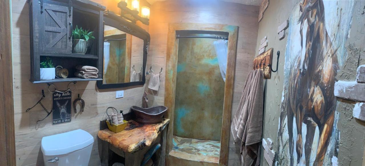 مبيت وإفطار هوت سبرنغز Fox Pass Cabins المظهر الخارجي الصورة