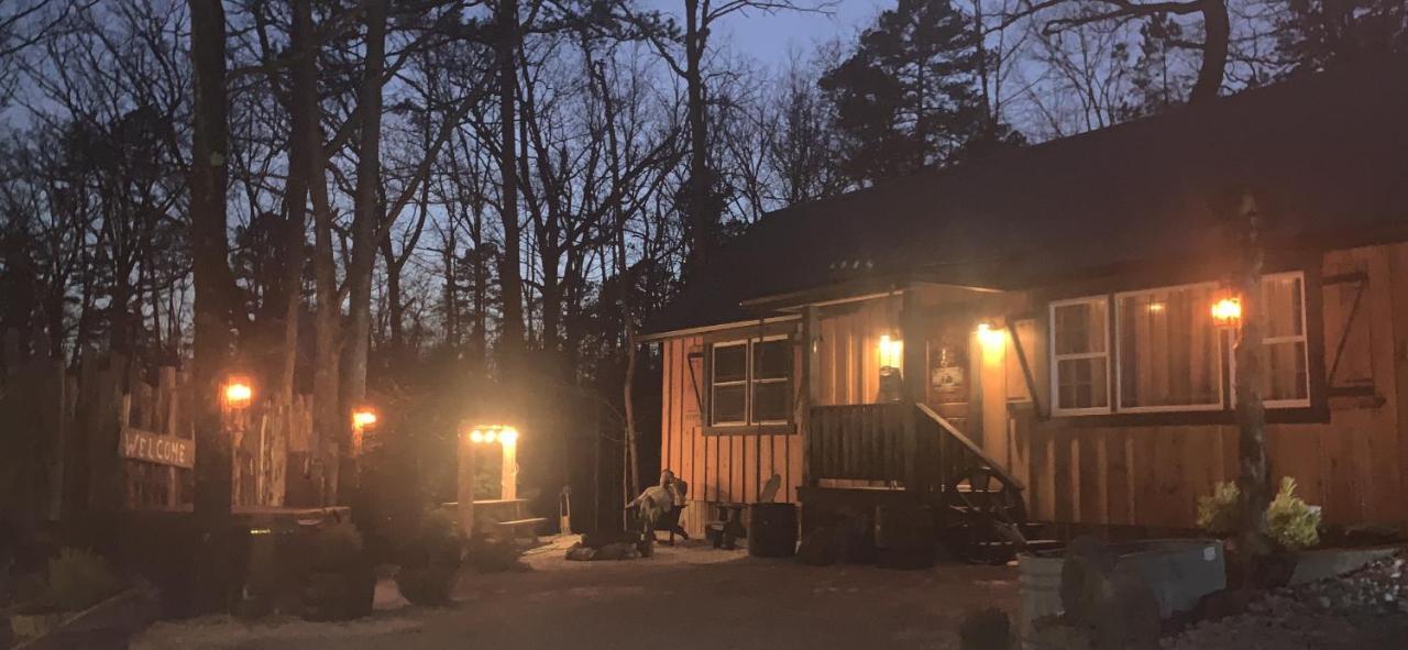 مبيت وإفطار هوت سبرنغز Fox Pass Cabins المظهر الخارجي الصورة