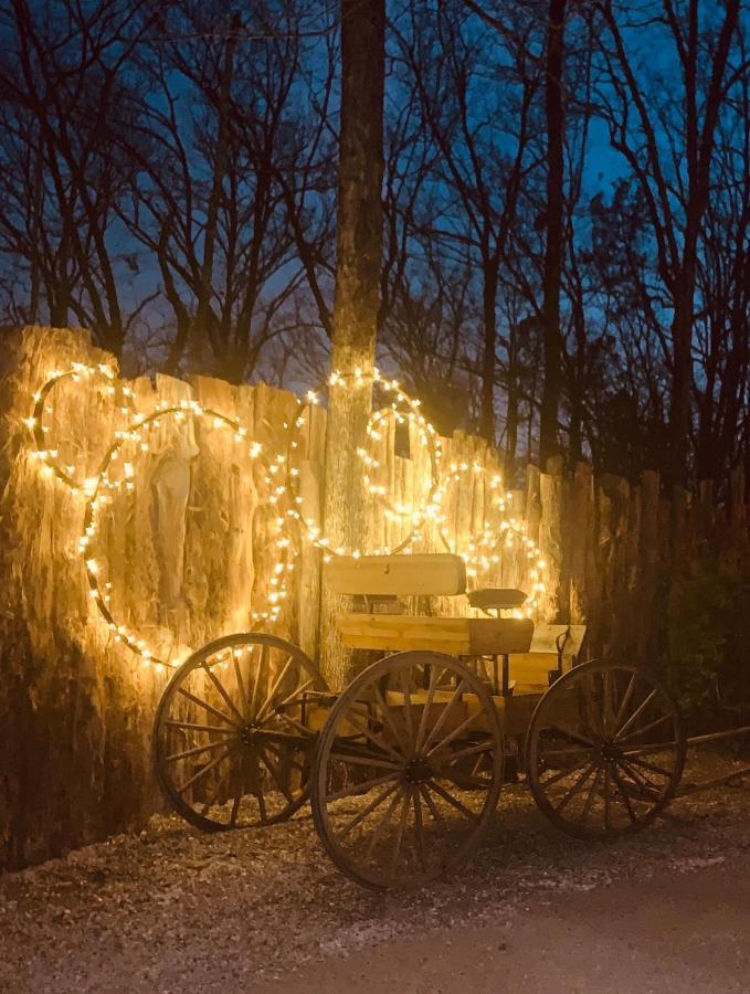 مبيت وإفطار هوت سبرنغز Fox Pass Cabins المظهر الخارجي الصورة