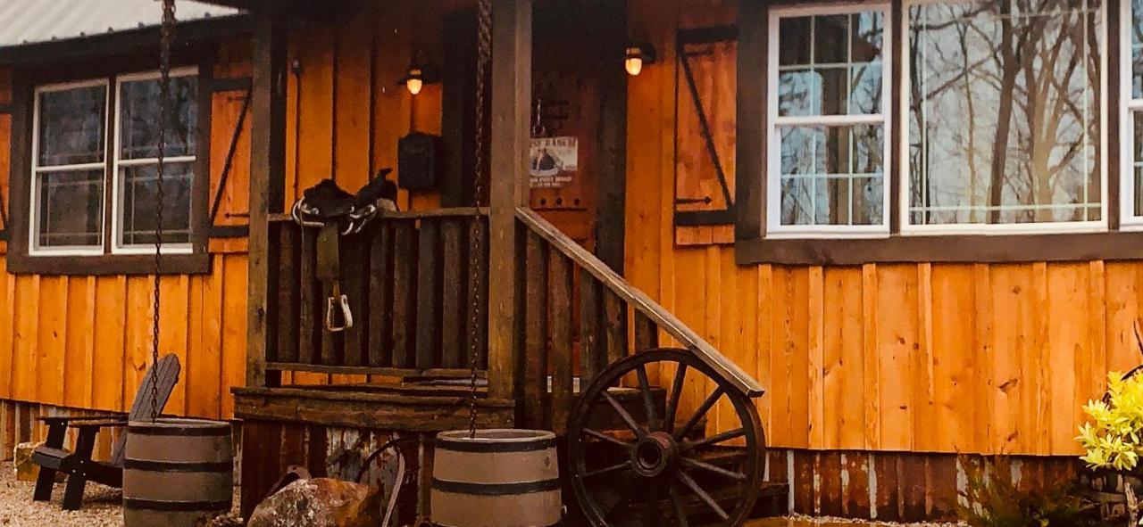 مبيت وإفطار هوت سبرنغز Fox Pass Cabins المظهر الخارجي الصورة
