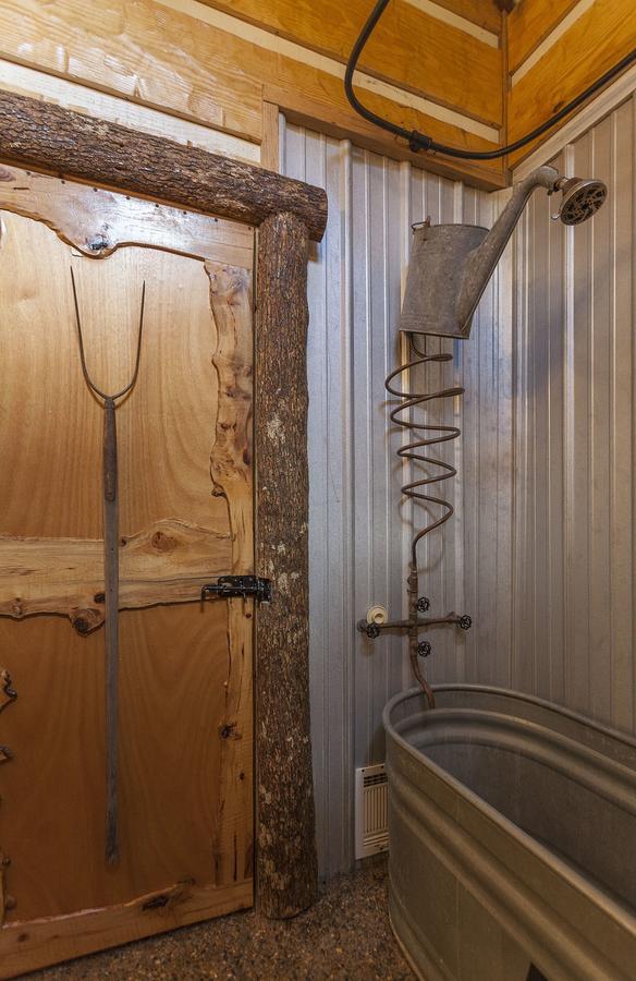 مبيت وإفطار هوت سبرنغز Fox Pass Cabins المظهر الخارجي الصورة