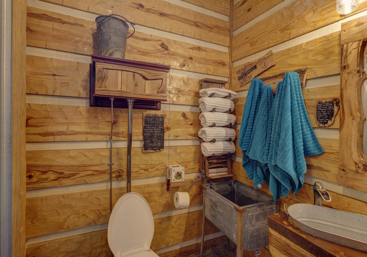 مبيت وإفطار هوت سبرنغز Fox Pass Cabins المظهر الخارجي الصورة
